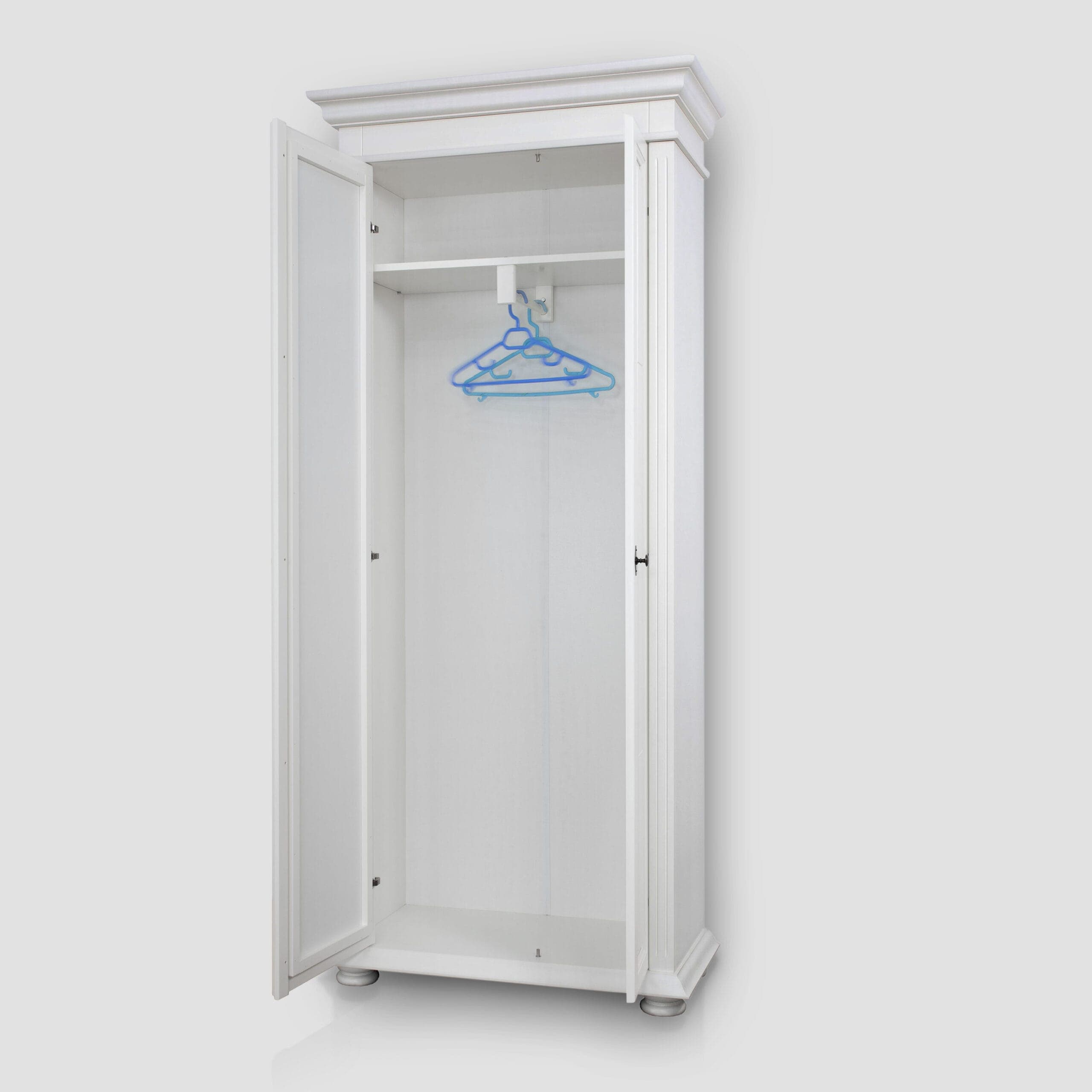 Armoire asymétrique en bois massif « Skagen » pour le couloir