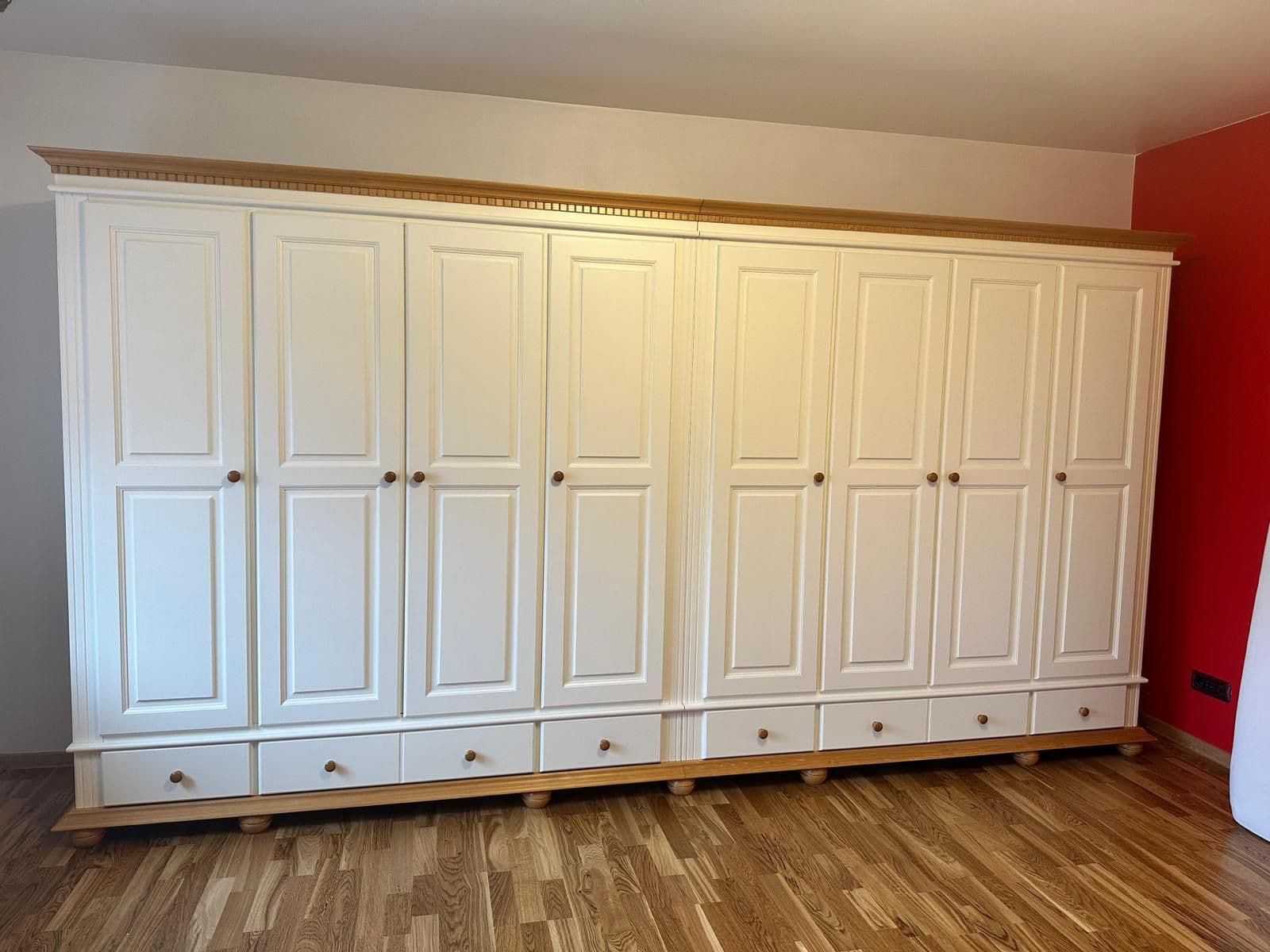 Armoire en bois massif Fjord à 8 portes, hauteur 220 cm